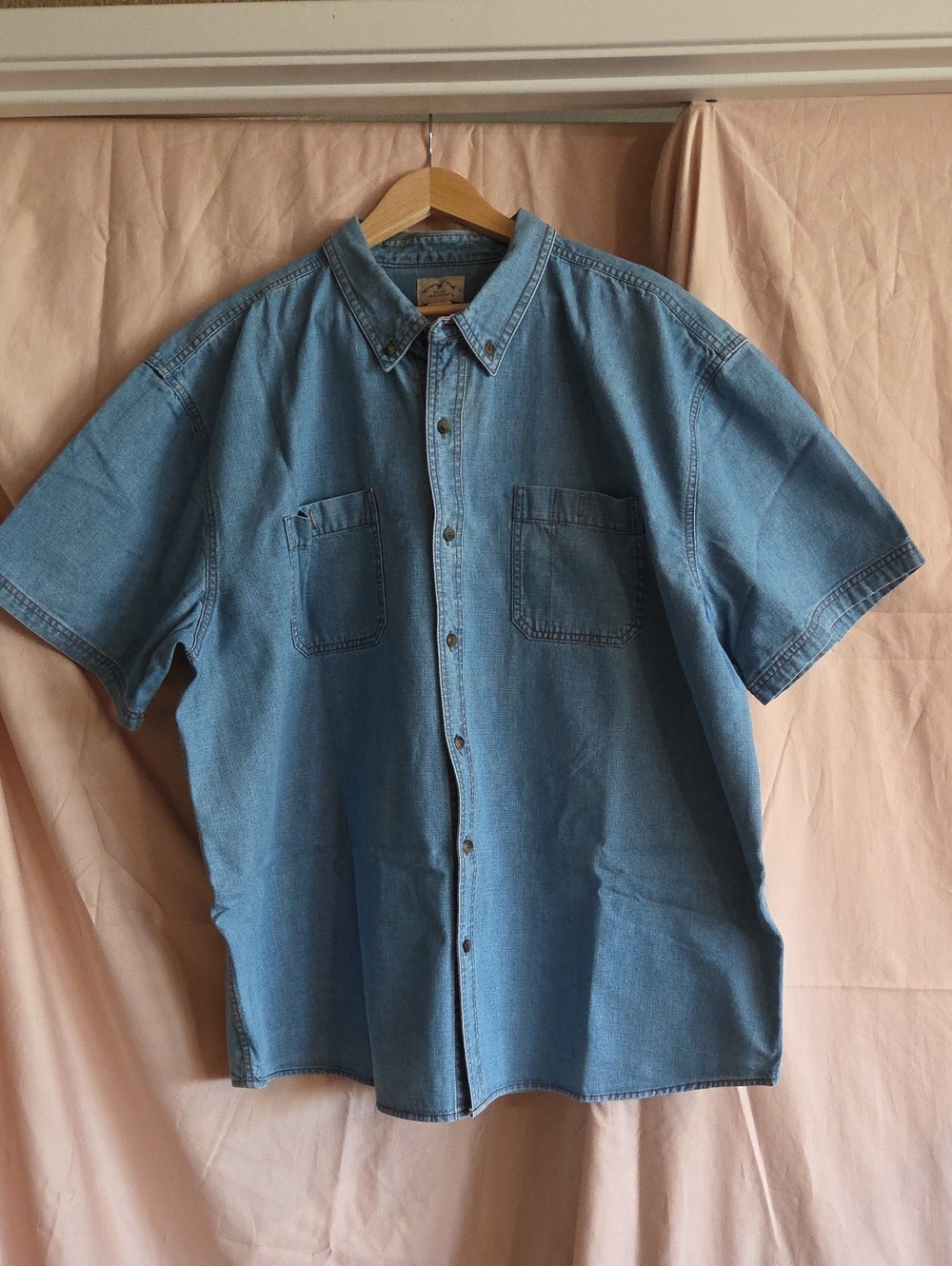 Blue Mountaim Men's Light Blue Short-Sleeve Denim Button-Down Shirt